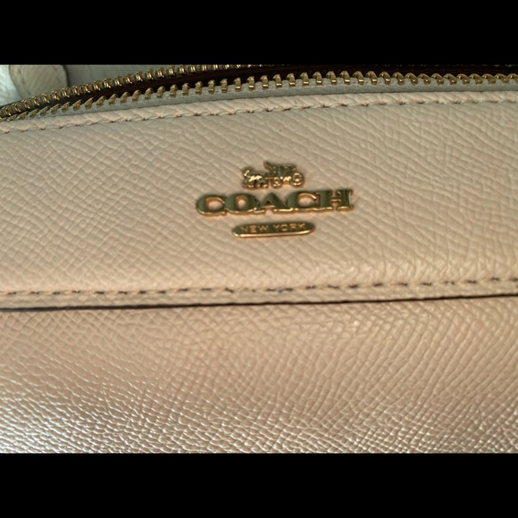 brand new cross body coach purse - Picture 4 of 7
